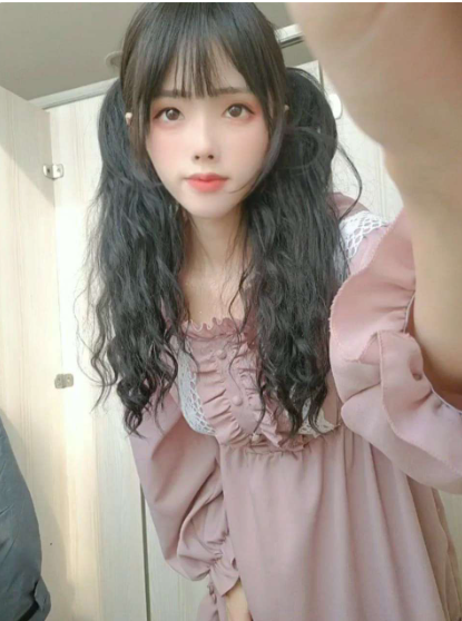 浙江 杭州双马尾萝莉妹子在商场的厕所里面玩露出